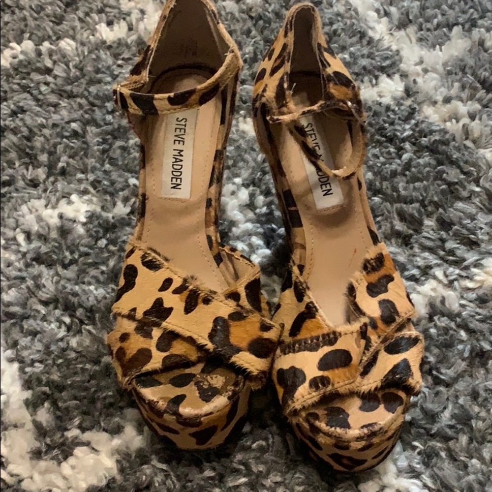 Used woman’s wedges